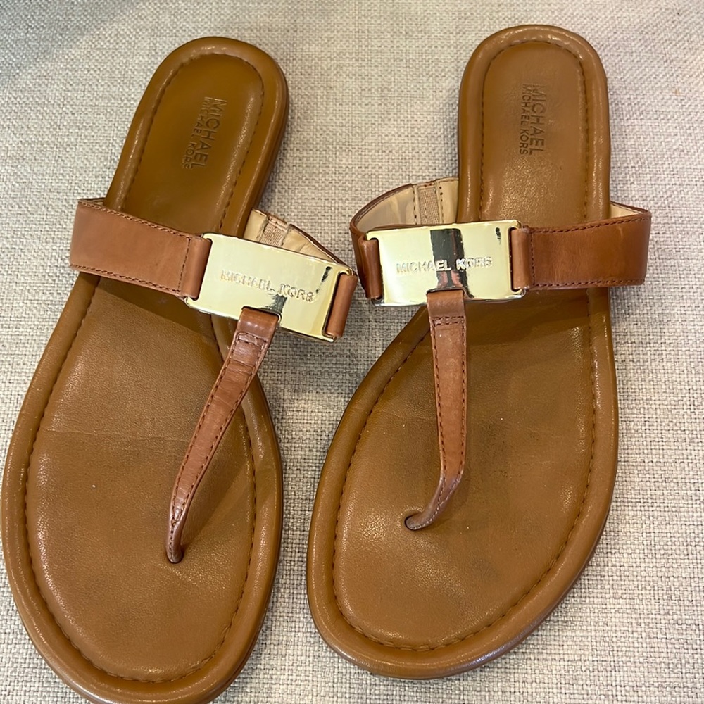 Michael Kors tan leather flip flops